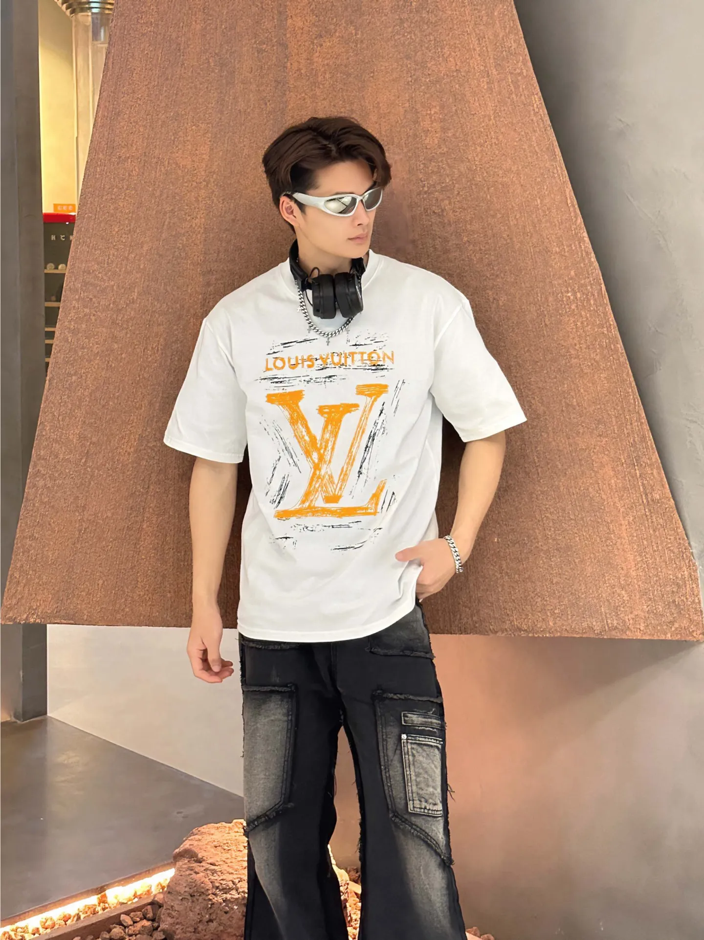 Louis Vuitton/ logo